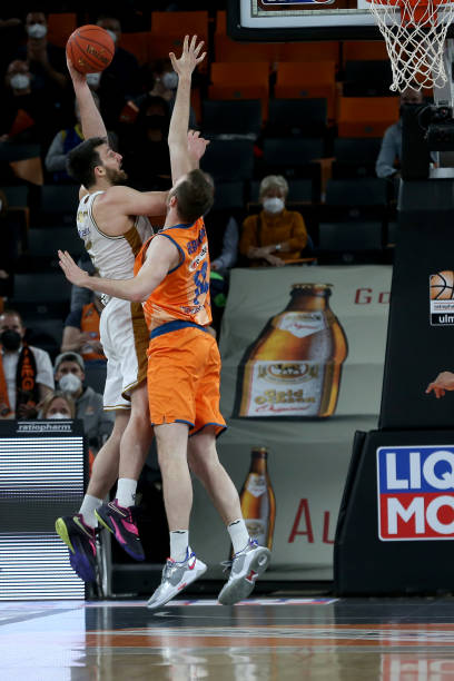 他的缺席不 他的缺席不