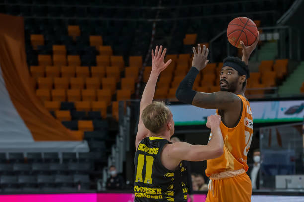 他更看重威 他更看重威