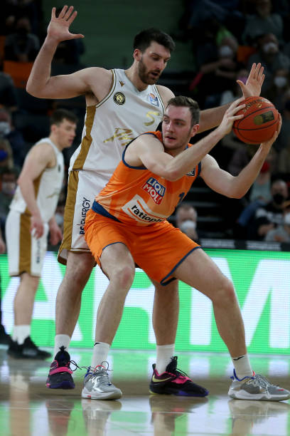 依靠扎实的 依靠扎实的